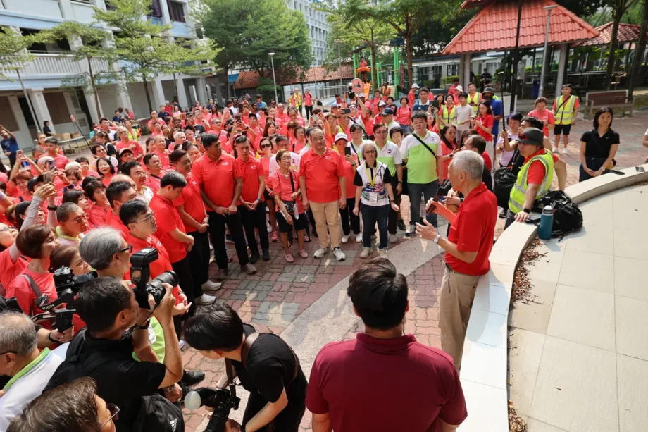 In an uncertain world with many problems, Singaporeans must help each other: SM Lee In an uncertain world with many problems, Singaporeans must help each other: SM Lee