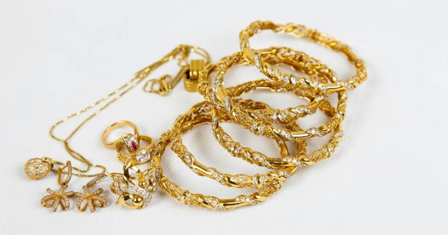 Maid swapped employer’s gold jewellery with fakes, stole ,300 worth over three months, Singapore News Maid swapped employer’s gold jewellery with fakes, stole ,300 worth over three months, Singapore News