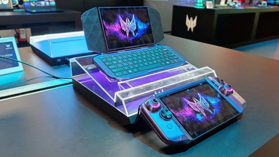 Flipping From Powerful Handheld To Powerful Tiny Laptop