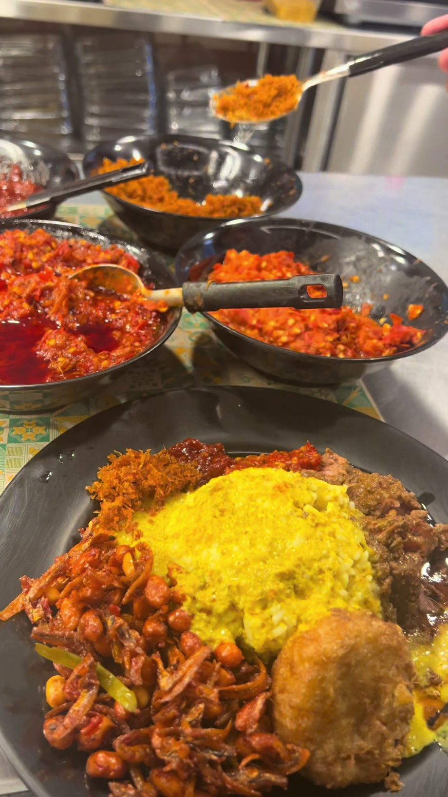 @kolzrumi What would you try first?  #Singapore #SingaporeFood #Foodie #FoodTok …