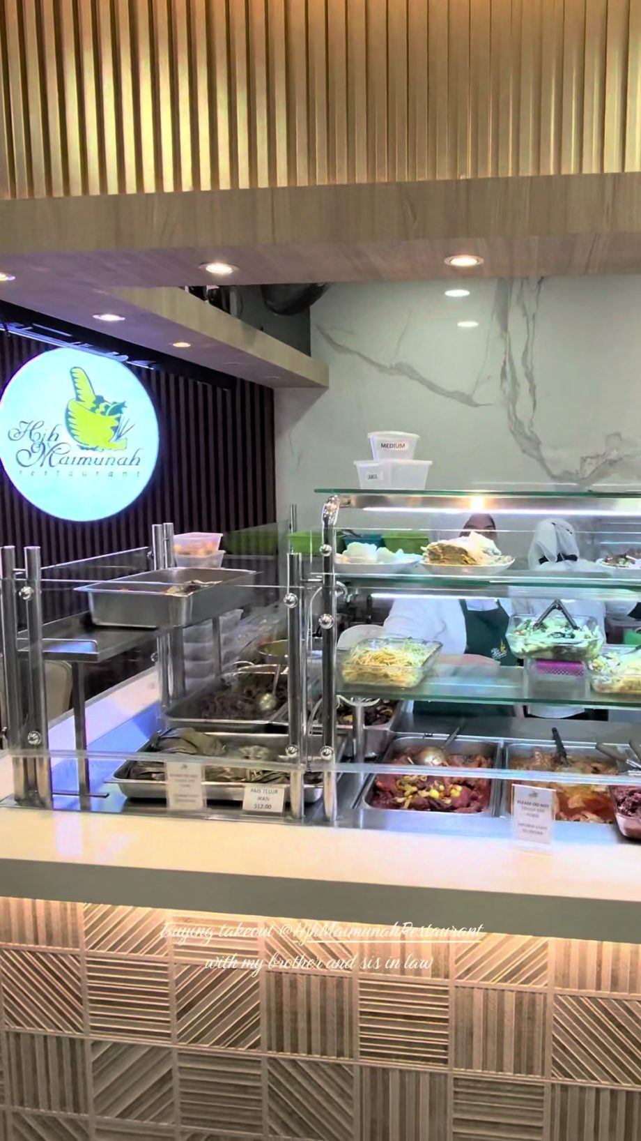 @ryesman Yes the Joo Chiat outlet is so close to our home… #sgfoodie #makan #sin…