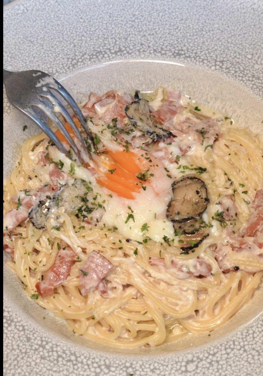 @onemorebowl_ 新加坡这家店到底凭什么还没火?! 先不说主食饮料,我真的会被他们的甜品震惊100次!从来没想过加Brie cheese进甜华夫会这… @onemorebowl_ 新加坡这家店到底凭什么还没火?! 先不说主食饮料,我真的会被他们的甜品震惊100次!从来没想过加Brie cheese进甜华夫会这…