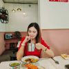 @stellafanss Yishun很多人从小吃到大的老字号肉挫面 @fiveOfive  就在大牌233的楼下，这间是开24小时的哦，还有冷气吹 头家娘La…
