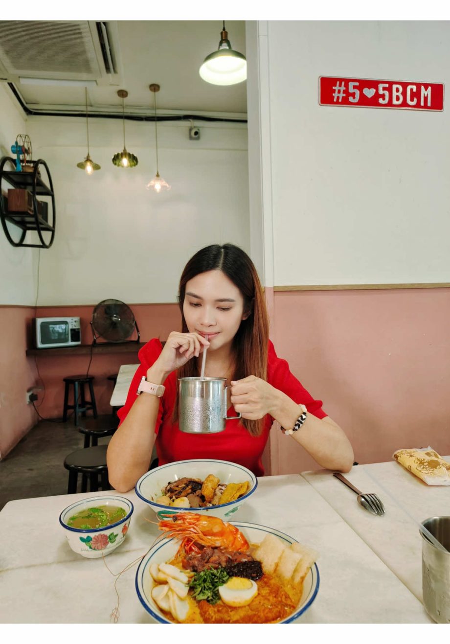 @stellafanss Yishun很多人从小吃到大的老字号肉挫面 @fiveOfive 就在大牌233的楼下,这间是开24小时的哦,还有冷气吹 头家娘La… @stellafanss Yishun很多人从小吃到大的老字号肉挫面 @fiveOfive 就在大牌233的楼下,这间是开24小时的哦,还有冷气吹 头家娘La…