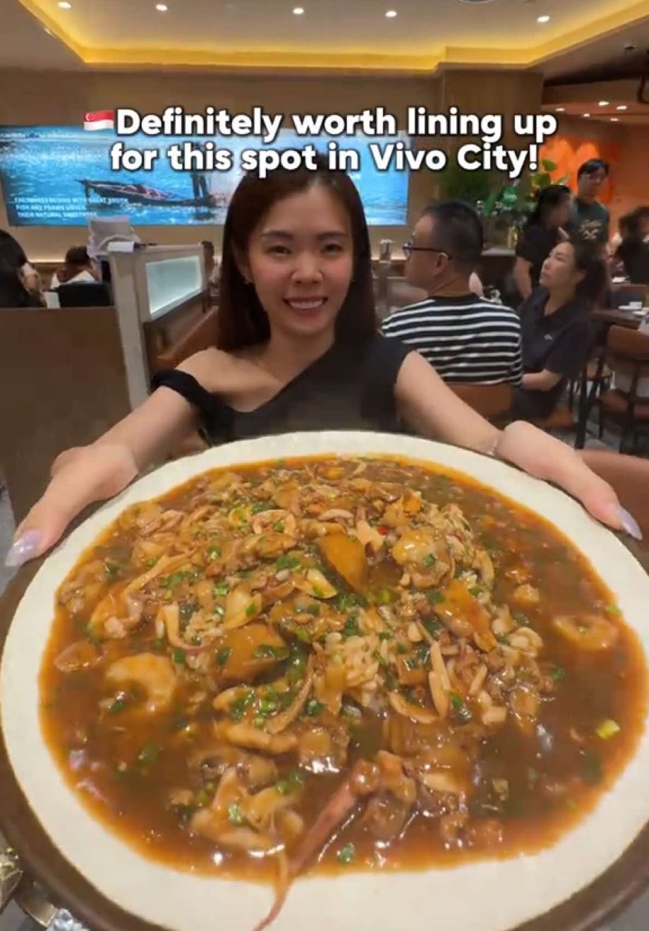@dibssg Definitely worth lining up for this spot in Vivo City! Seafood Rice ….