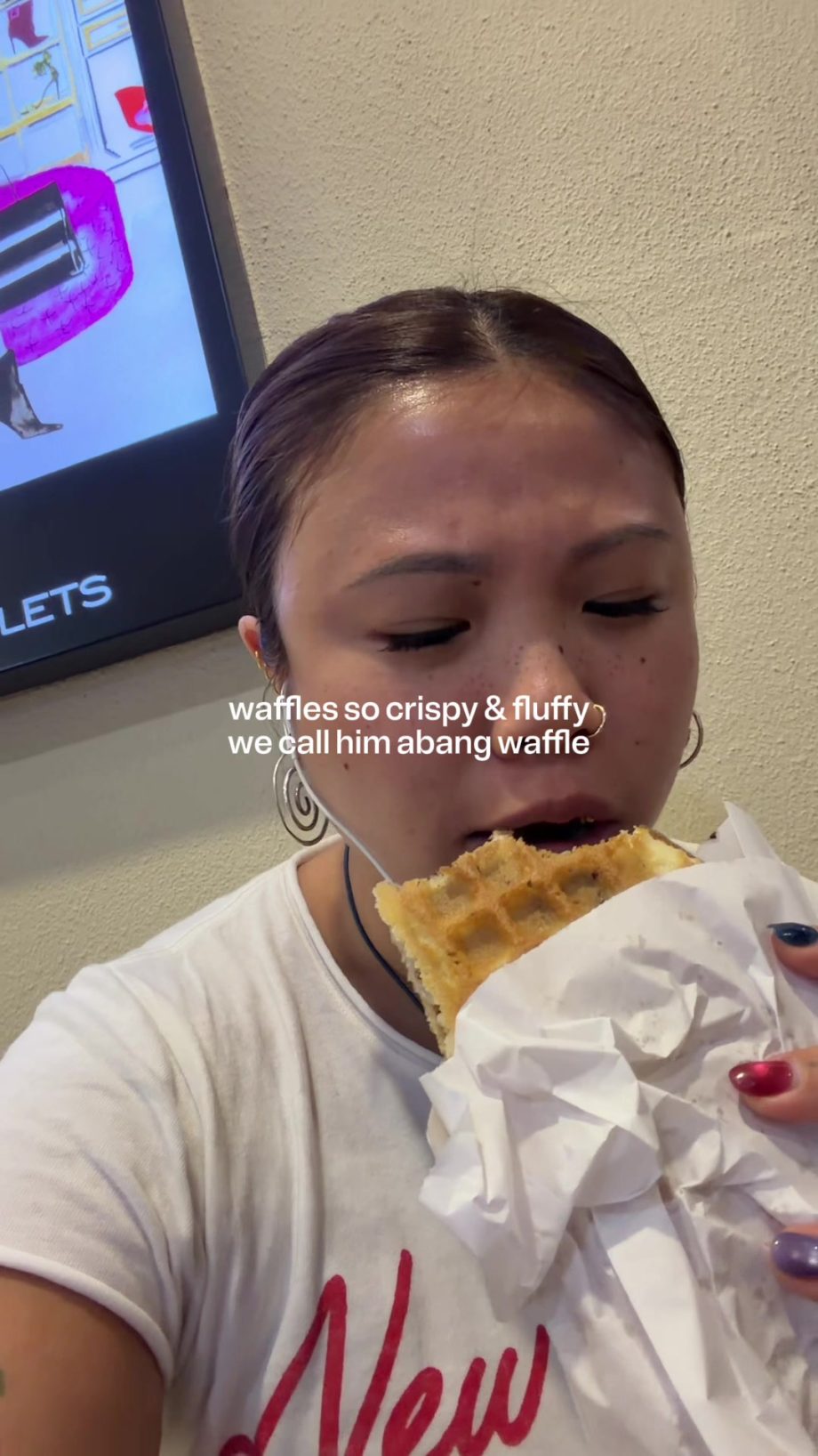@joiebaoz you don’t understand it’s so CRISPY & fluffy!!!! 6 MYR for a choc waff…