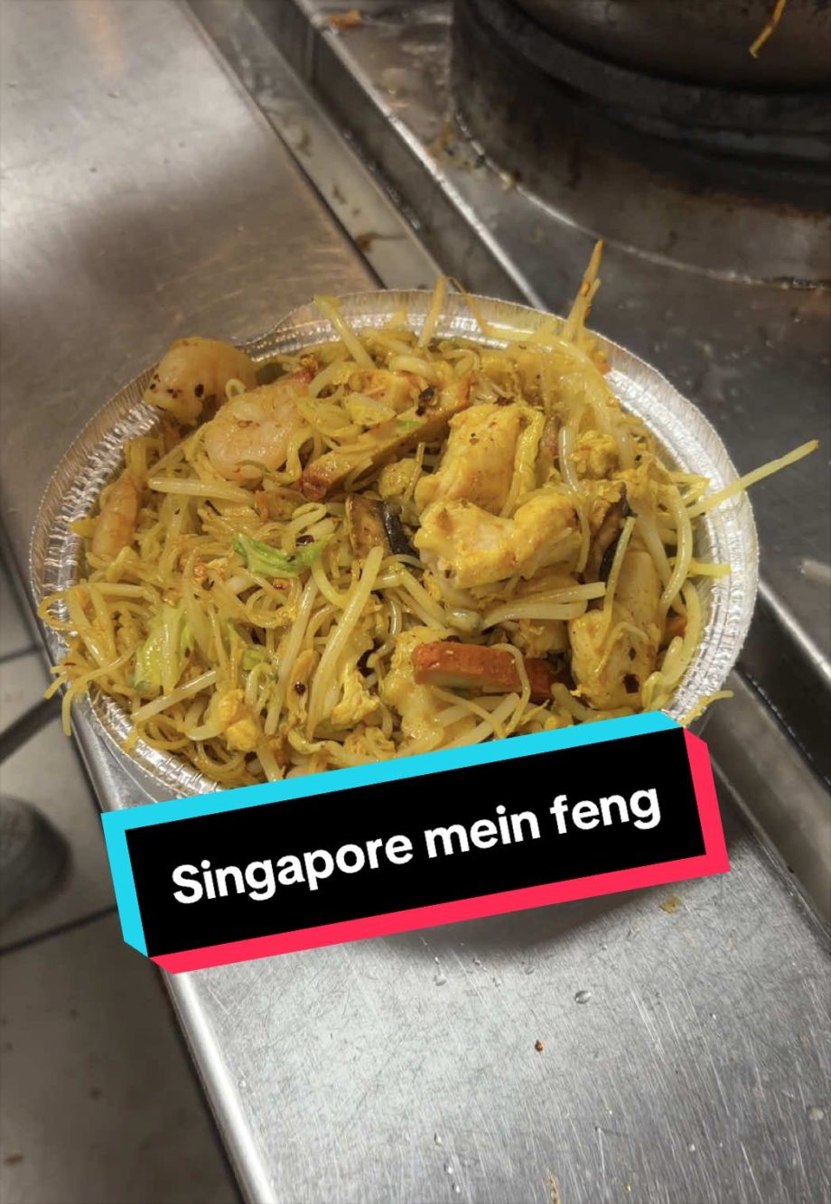 @hot.wok875  SINGAPORE MEIN FENG  Thin rice noodles wok-fried with savoury flavo…