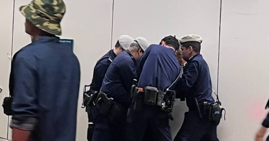 Man shouts at police officers at Chinatown MRT station, gets subdued by 4 of them , Singapore News Man shouts at police officers at Chinatown MRT station, gets subdued by 4 of them , Singapore News