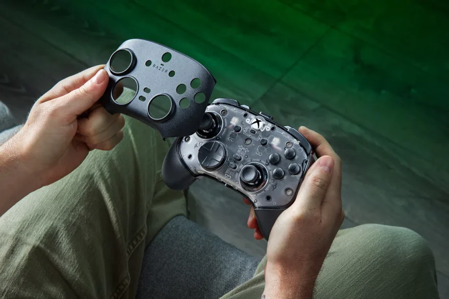 Razer’s swaps hall effect for capacitive thumbsticks on its new Wolverine V4 controllers