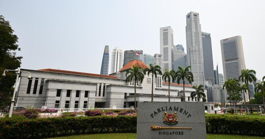 From 2016 to 2025, performance bonus for political office-holders ranged from 2.5 to 6 months From 2016 to 2025, performance bonus for political office-holders ranged from 2.5 to 6 months