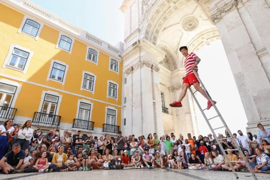 Meet Singapore’s first degree holder in circus arts Jonathan Goh