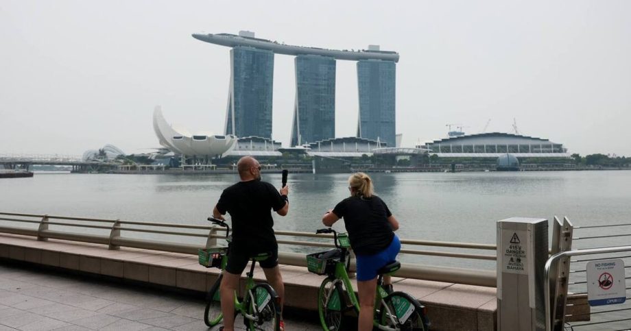 Haze eases in Singapore as air quality improves Haze eases in Singapore as air quality improves