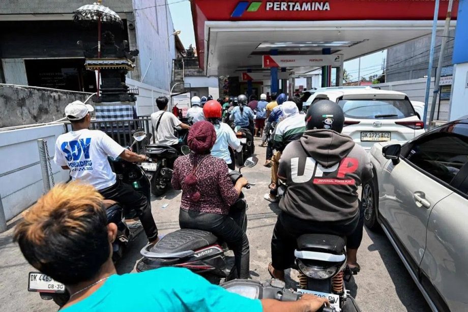 Indonesia cuts natural gas exports to Singapore by 31 BBTUD from Oct 24 Indonesia cuts natural gas exports to Singapore by 31 BBTUD from Oct 24