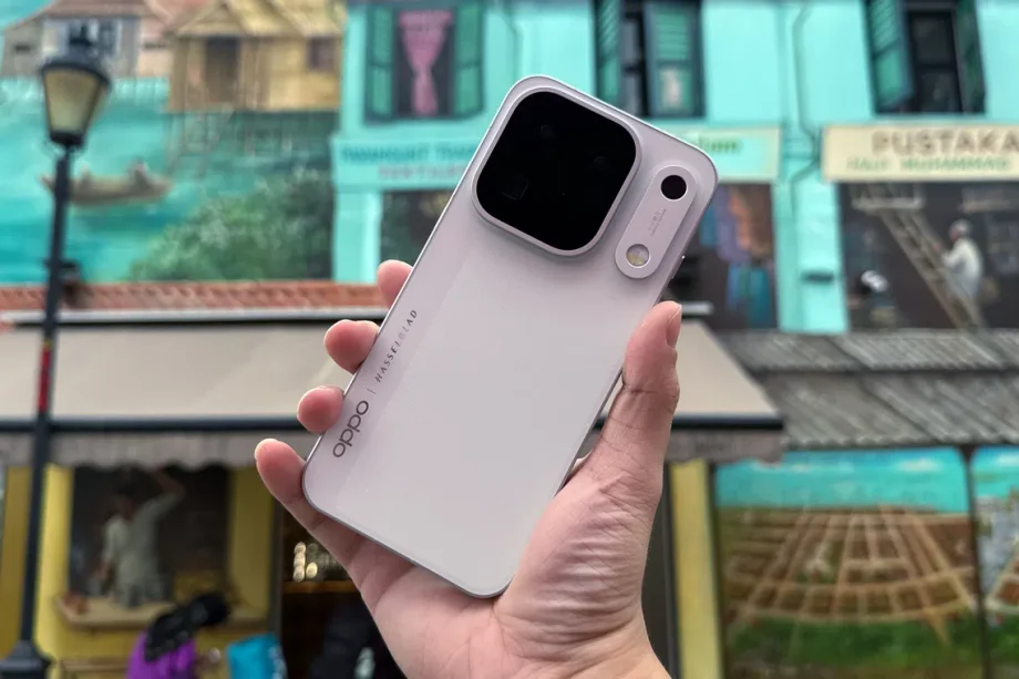 OPPO Find X10 Pro Max review: Three cameras, with a side of premium phone experience