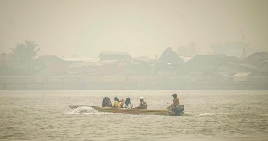 Indonesia forest fires to be extinguished within a month Indonesia forest fires to be extinguished within a month