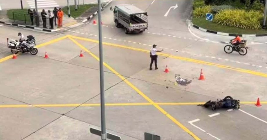 Motorcyclist dies in lorry accident near West Coast Park Motorcyclist dies in lorry accident near West Coast Park