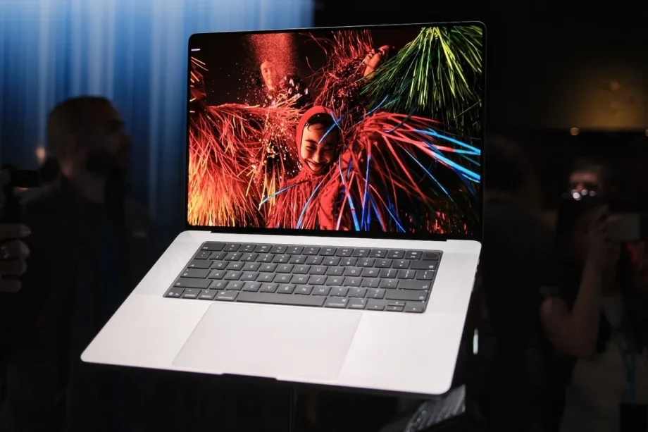 Hands-on: Apple MacBook Pro with PROLED XDR Display Hands-on: Apple MacBook Pro with PROLED XDR Display