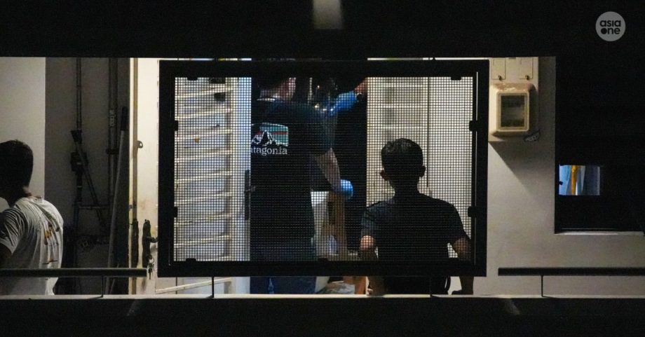 Man, 58, arrested after 2-hour standoff in Jurong East flat; knuckle duster found in unit, Singapore News Man, 58, arrested after 2-hour standoff in Jurong East flat; knuckle duster found in unit, Singapore News