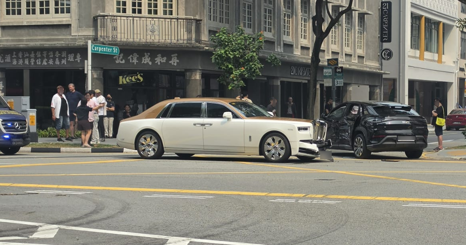 1 taken to hospital after Rolls-Royce, BYD accident near Boat Quay, Singapore News 1 taken to hospital after Rolls-Royce, BYD accident near Boat Quay, Singapore News