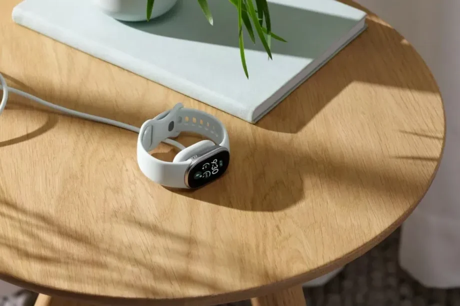 Google Fitbit Edge: repairable fitness tracker with OLED display Google Fitbit Edge: repairable fitness tracker with OLED display