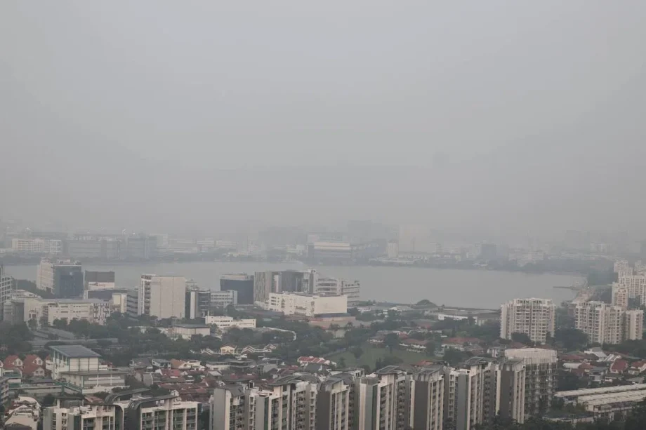 Haze in singapore: Air quality remains unhealthy Haze in singapore: Air quality remains unhealthy