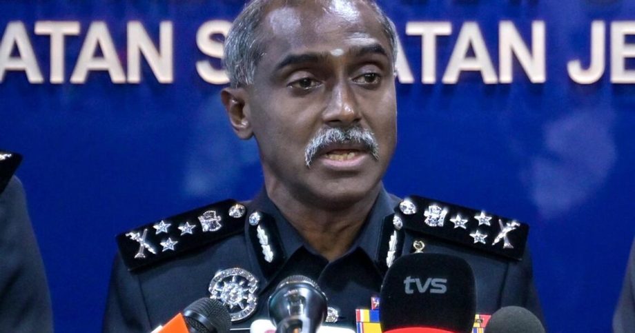 Malaysian, Singapore police arrest 30 in cross-border crackdown