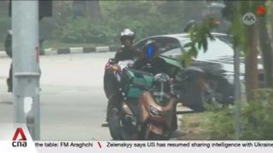Haze in Singapore: Delivery riders still working amid bad air quality are taking precautions