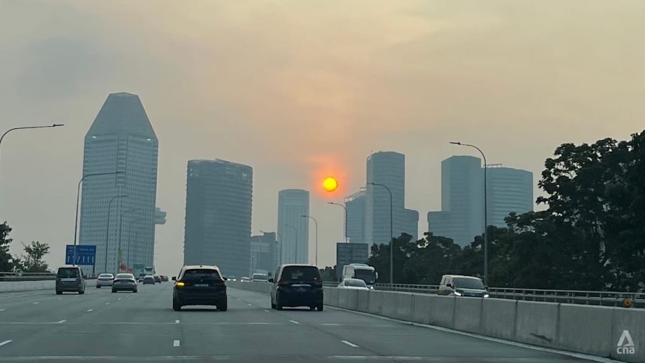 Air quality back into unhealthy range in central, west Singapore Air quality back into unhealthy range in central, west Singapore