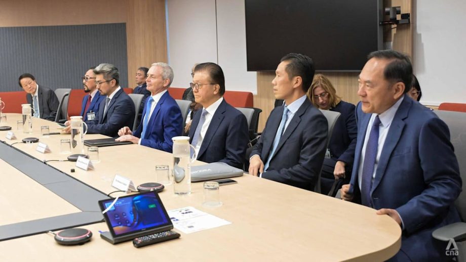 Summoned to meeting with Singapore leaders, top honchos of 10 firms pledge to cooperate with haze probes Summoned to meeting with Singapore leaders, top honchos of 10 firms pledge to cooperate with haze probes