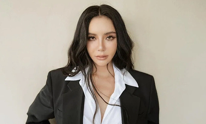 Singapore billionaire heiress Kim Lim’s assistant pleads guilty after stealing ,000 Patek Philippe watch, misusing company card Singapore billionaire heiress Kim Lim’s assistant pleads guilty after stealing ,000 Patek Philippe watch, misusing company card