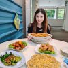 @stellafanss 砂煲咖喱鱼头只要.8就在Punggol 套餐不到.9有4样东西 包括虾酱鸡、咕咾肉、肉碎煎蛋和蒜香小芥兰 这个Offer从…