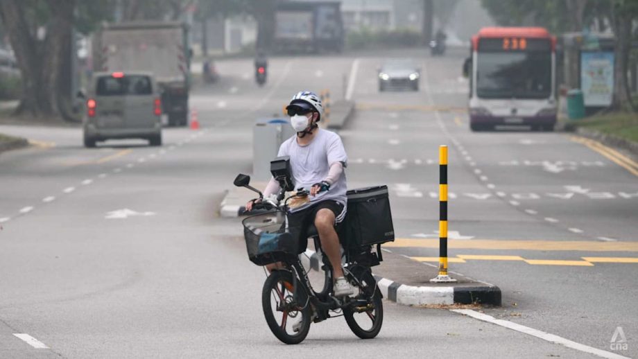 Singapore haze eases overnight, but air quality remains unhealthy Singapore haze eases overnight, but air quality remains unhealthy